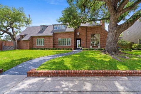 2105 Pelham Drive